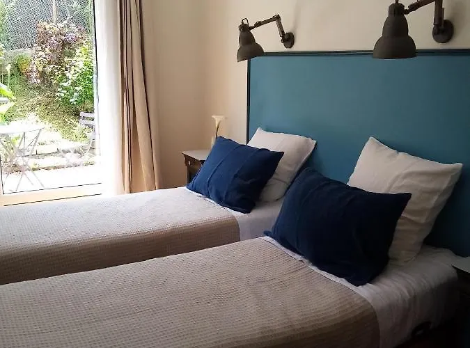 Dorre Pean לינה וארוחת בוקר 4*