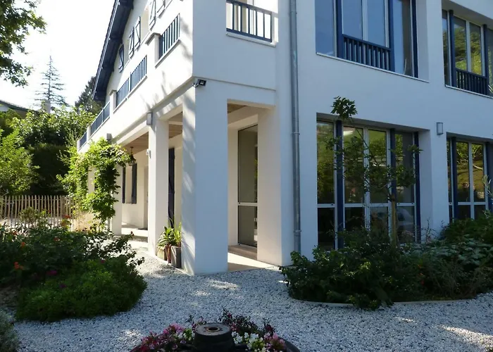 Dorre Pean 4* סיבור